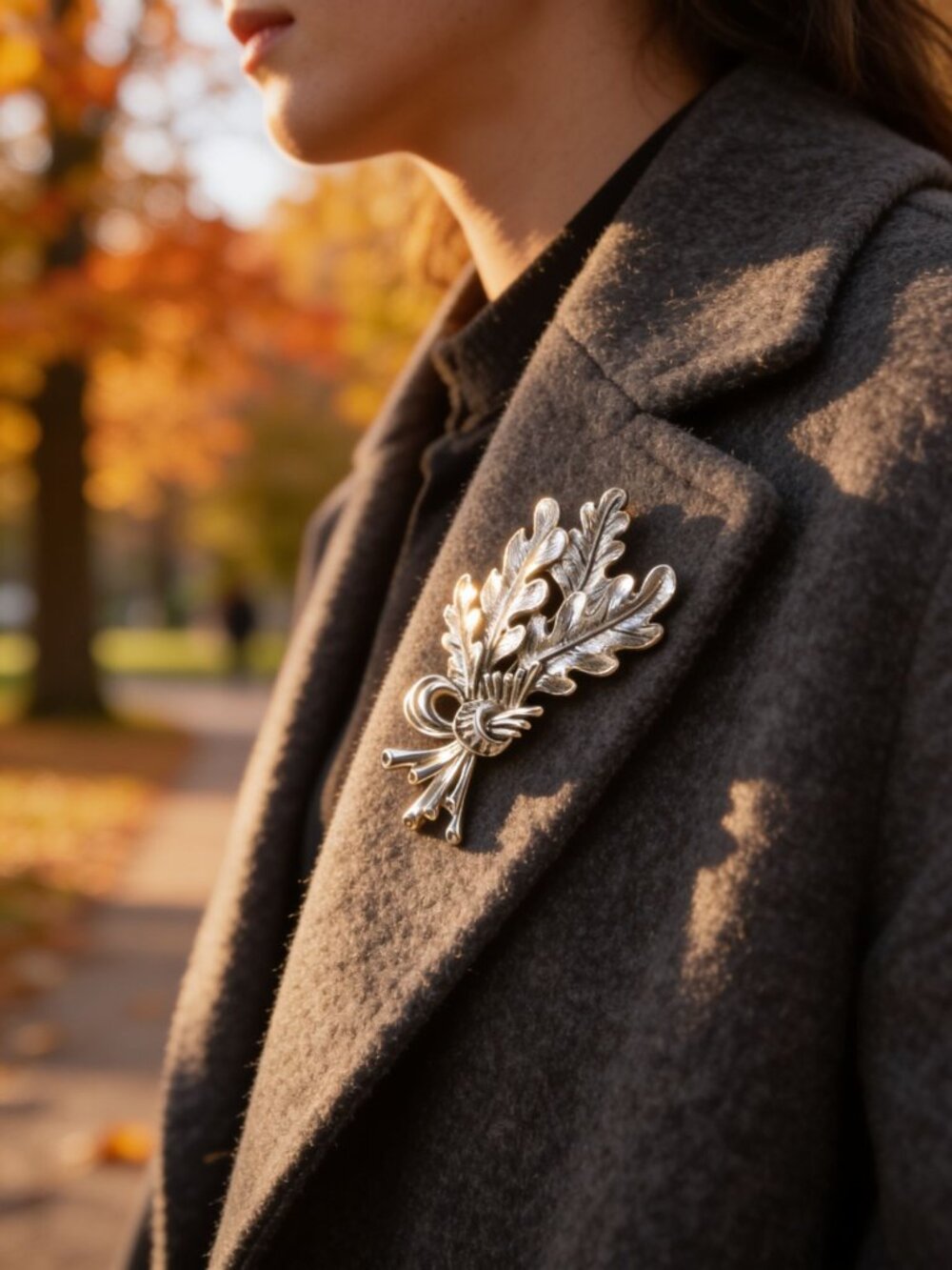 vintage 1950s-60s silver tone bow wrapped oak leaves brooch